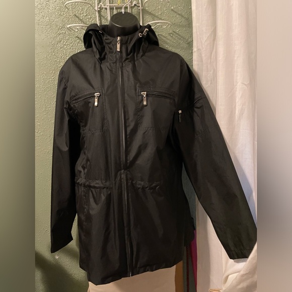 i5 Sz Med Black Hooded Rain Coat - Picture 3 of 4